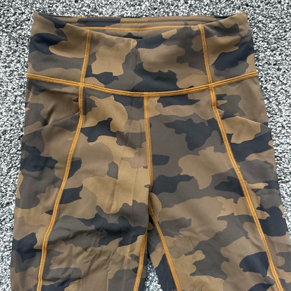 Lululemon Time To Sweat Crop 23"
Size 4
Heritage 365 Camo Burnt Caramel - Picture 9 of 12